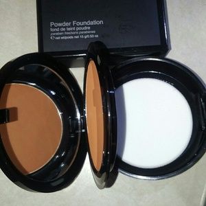 FE Cosmetics Flawless Cosmetics can't tell its on.